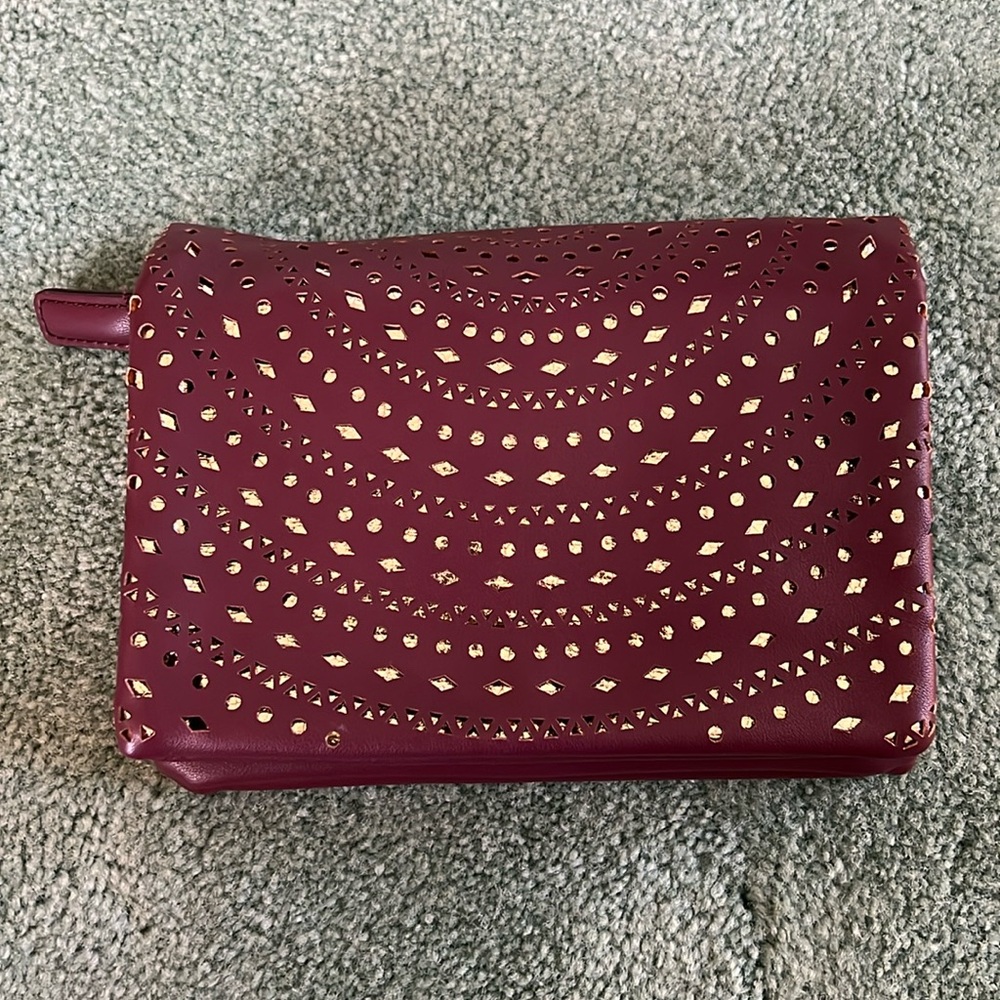 🤎 Francesca’s Maroon Clutch / Crossbody – NEW 🤎